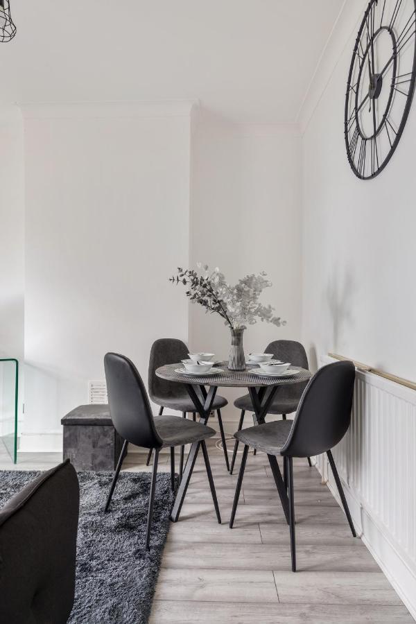 Beautifully Modern 2-bed W/garden Apartamento *