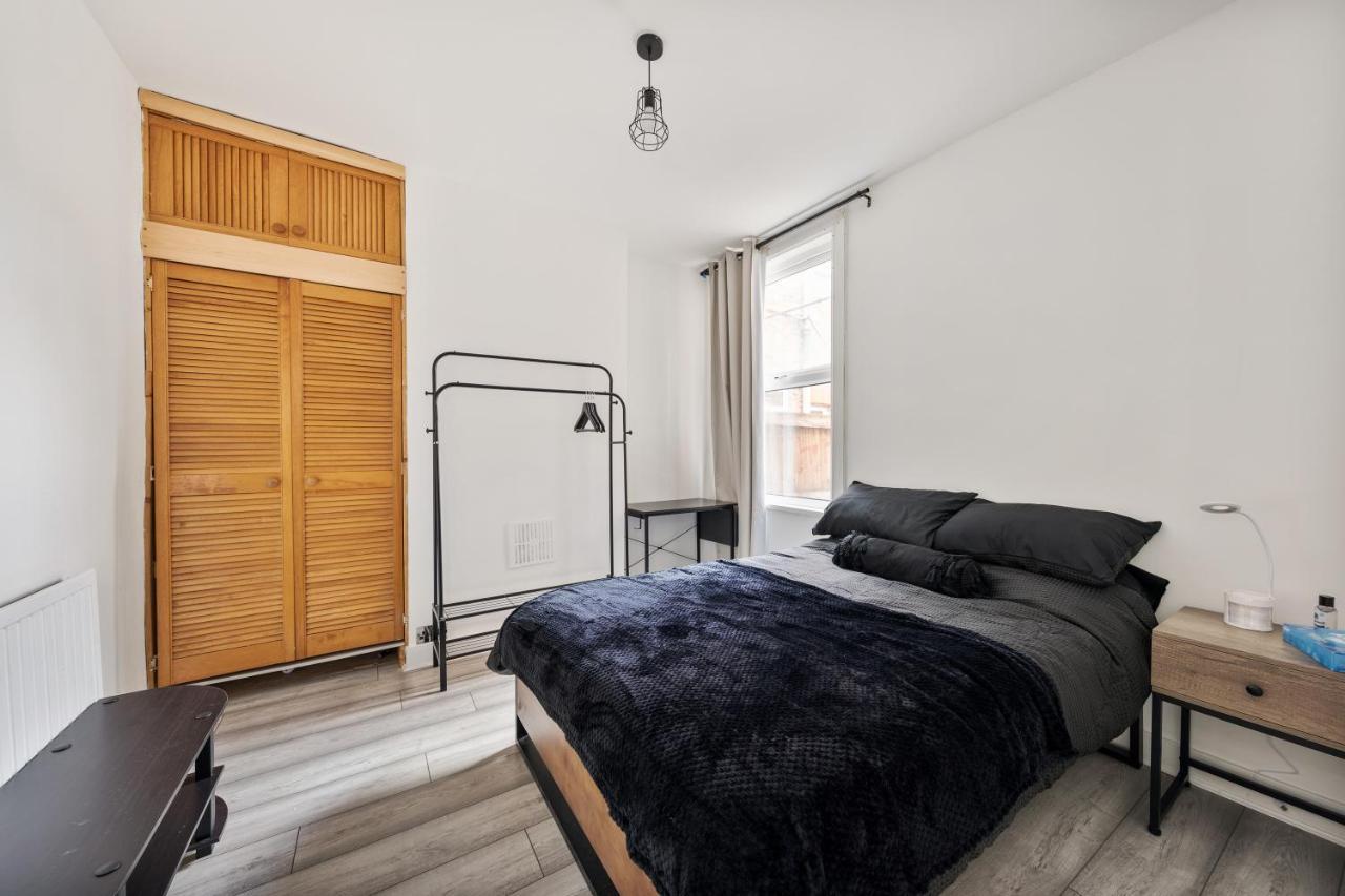 Beautifully Modern 2-bed W/garden Apartamento