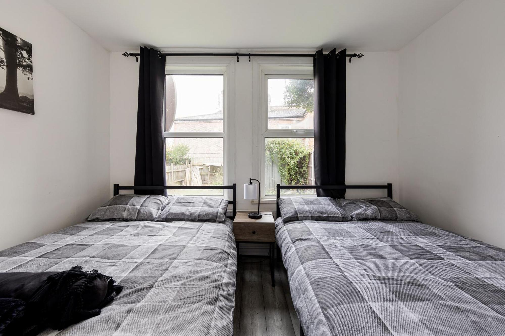 Beautifully Modern 2-bed W/garden Apartamento